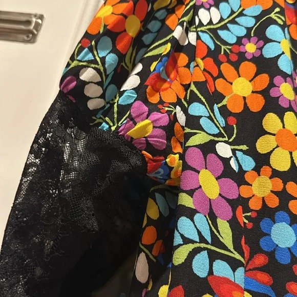 Flower dress with a black lace edge - Picture 11 of 12